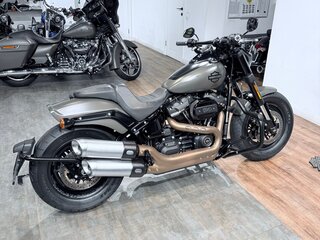 2018 Harley-Davidson Fat Bob, серый, 1599000 рублей, вид 4