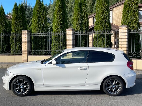 2008 BMW 1 серии 118i I (E81/E82/E87/E88) Рестайлинг, белый, 665000 рублей - вид 7