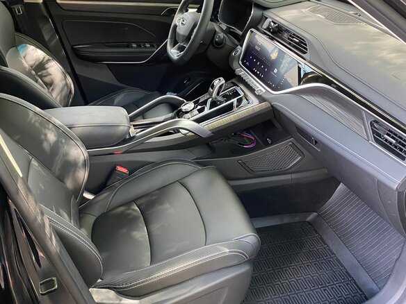 2024 Geely Atlas Pro, чёрный, 2395000 рублей - вид 5