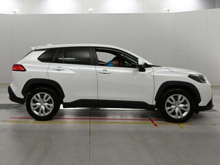 2023 Toyota Corolla Cross I, белый, 1700000 рублей, вид 3