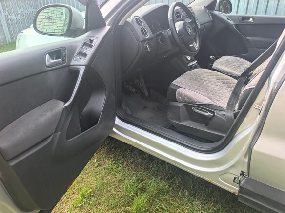 2011 Volkswagen Tiguan I Рестайлинг, серебристый, 730000 рублей - вид 13