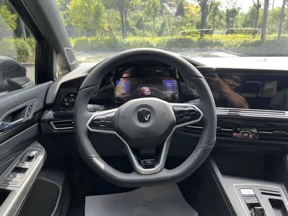 2023 Volkswagen Golf VIII, чёрный, 1827009 рублей - вид 11