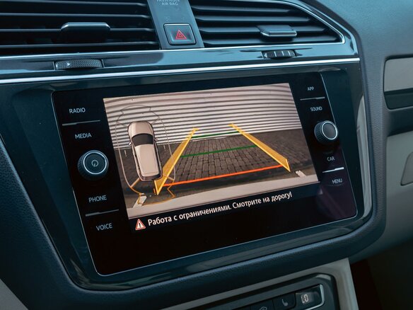 2018 Volkswagen Tiguan II, белый, 2275000 рублей - вид 14