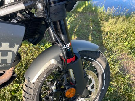 2025 Husqvarna Svartpilen 401, чёрный, 650000 рублей, вид 4