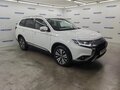 2020 Mitsubishi Outlander III Рестайлинг 3, белый - вид 1