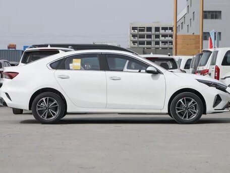 2026 Kia K3 II (China Market) Рестайлинг, белый, 1890000 рублей, вид 4