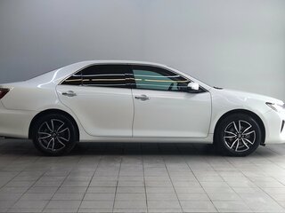 2016 Toyota Camry VII (XV50) Рестайлинг, белый, 1690000 рублей, вид 4