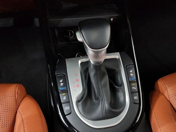 2022 Kia K3 II Рестайлинг, белый, 2000000 рублей - вид 22