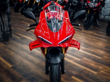 2026 Ducati Panigale V4, красный, 3590000 рублей, вид 3