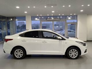 2018 Hyundai Solaris II, белый, 1292000 рублей, вид 4