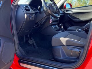2014 Audi Q3 I (8U), красный, 1590000 рублей, вид 4