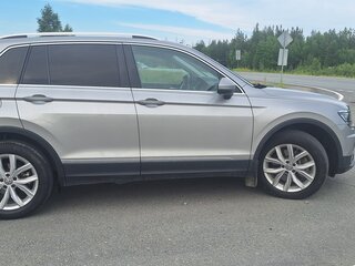 2018 Volkswagen Tiguan II, серебристый, 2370000 рублей, вид 3