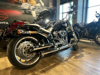 2022 Harley-Davidson Fat Boy, чёрный, 3100000 рублей, вид 5