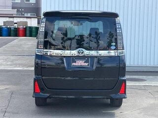 2017 Toyota Voxy III (R80), чёрный, 1870000 рублей, вид 4
