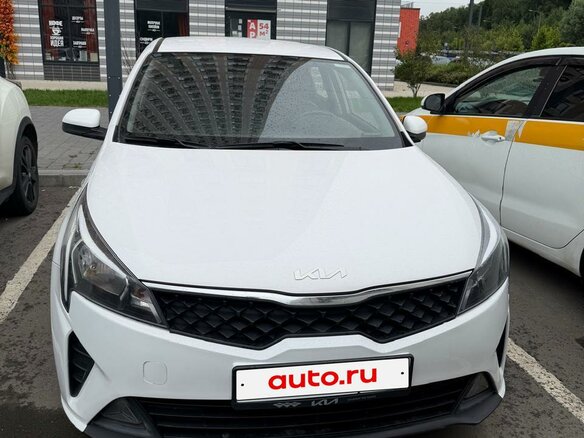 2021 Kia Rio IV Рестайлинг, белый