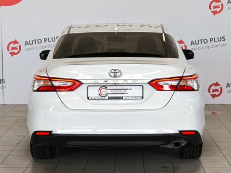 2020 Toyota Camry VIII (XV70), белый, 2115000 рублей, вид 4