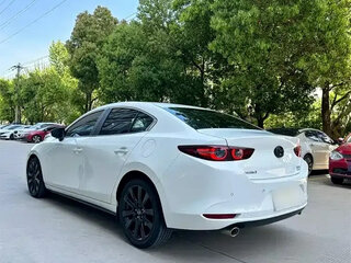 2023 Mazda 3 Axela IV (BP), белый, 1520000 рублей, вид 4