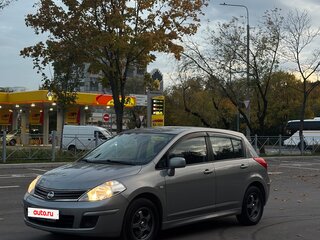 2013 Nissan Tiida I Рестайлинг, серый, 1350000 рублей, вид 1
