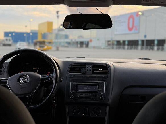 2015 Volkswagen Polo V Рестайлинг, коричневый, 900000 рублей - вид 9