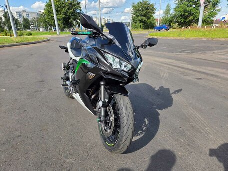 2021 Kawasaki Ninja 650, чёрный, 597446 рублей, вид 4