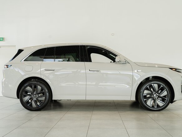 2025 Li Auto (Lixiang) L6 I, серебристый - вид 4