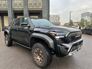 2026 Toyota Tacoma IV, чёрный, 10199000 рублей, вид 3