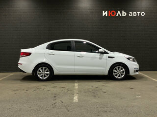 2016 Kia Rio III Рестайлинг, белый, 1100000 рублей, вид 4