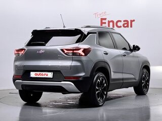 2022 Chevrolet TrailBlazer III, серебристый, 1700000 рублей, вид 2