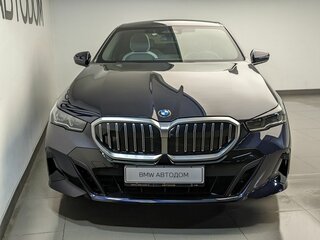 2026 BMW 5 серии 530i xDrive VIII (G60/G61/G68), чёрный, 10300000 рублей, вид 2