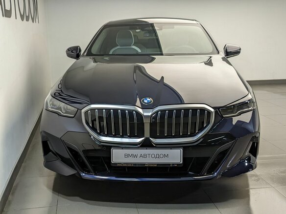 2026 BMW 5 серии 530i xDrive VIII (G60/G61/G68), чёрный, 10300000 рублей - вид 1