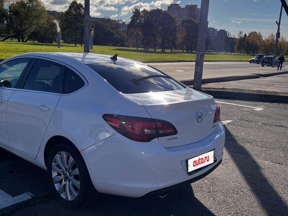 2015 Opel Astra J Рестайлинг, белый, 1099000 рублей - вид 6