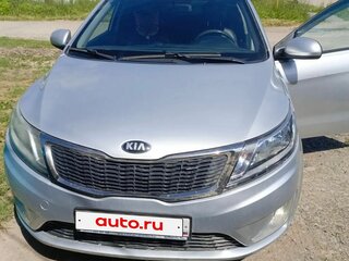 2013 Kia Rio 5-speed III, серебристый, 800000 рублей, вид 1