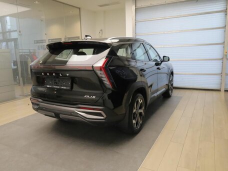2026 Geely Atlas II, чёрный, 3449990 рублей, вид 4