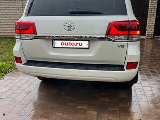 2015 Toyota Land Cruiser 200 Series Рестайлинг 2, белый, 6500000 рублей, вид 4