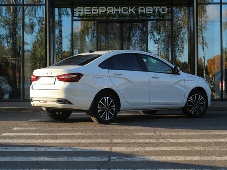 2024 Lada (ВАЗ) Vesta I Рестайлинг (NG), белый, 1310000 рублей, вид 3