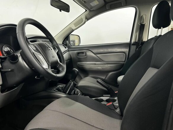 2017 Mitsubishi L200 V, белый, 2350000 рублей - вид 9