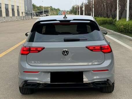 2024 Volkswagen Golf VIII, серый, 2850000 рублей, вид 5