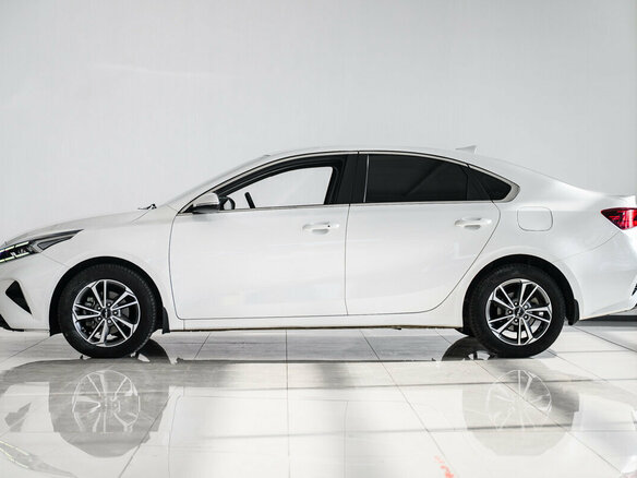 2021 Kia Cerato IV Рестайлинг, белый, 2280000 рублей - вид 7
