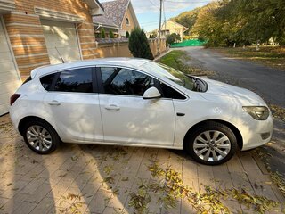 2011 Opel Astra J, белый, 690000 рублей, вид 4