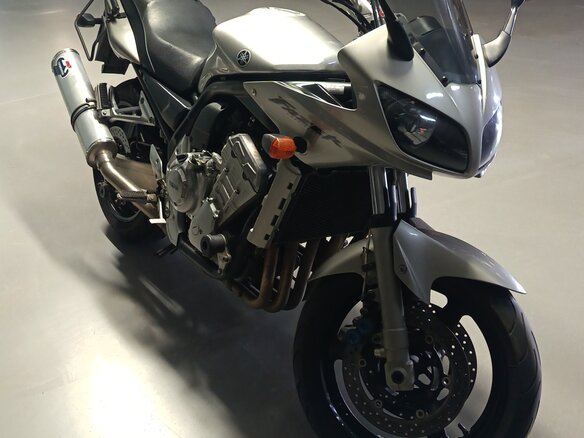 2004 Yamaha FZS1000 Fazer, серебристый, 370000 рублей - вид 7