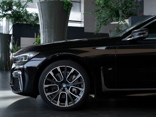 2021 BMW 7 серии 740d xDrive VI (G11/G12) Рестайлинг, серый, 6990000 рублей, вид 4