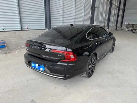 2023 Volvo S90 II Рестайлинг, чёрный, 4244000 рублей, вид 3