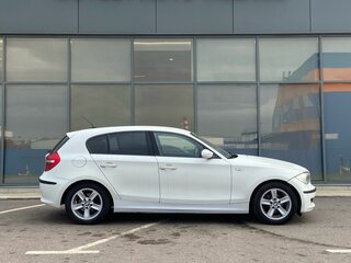2009 BMW 1 серии 116i I (E81/E82/E87/E88) Рестайлинг, белый, 600000 рублей, вид 3