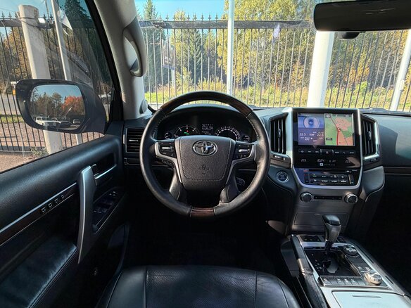 2015 Toyota Land Cruiser 200 Series Рестайлинг 2, чёрный, 4599000 рублей - вид 10