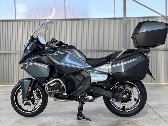 2025 BMW R 1300 RT, чёрный - вид 3