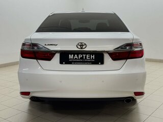 2017 Toyota Camry VII (XV50) Рестайлинг, белый, 2589000 рублей, вид 5