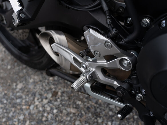 2018 Yamaha MT-09 Tracer (FJ-09), серый, 750000 рублей - вид 17