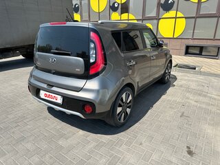 2017 Kia Soul II Рестайлинг, серебристый, 1600000 рублей, вид 5