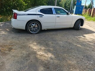 2005 Dodge Charger VI (LX), белый, 650000 рублей, вид 2