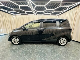 2016 Toyota Sienta II, чёрный, 1379000 рублей, вид 3